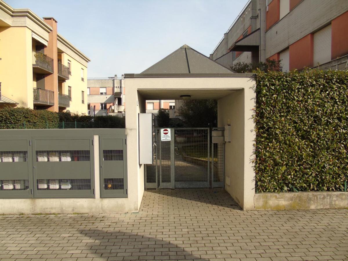Casa Leonardo Airport Hotel Azzano San Paolo Bagian luar foto