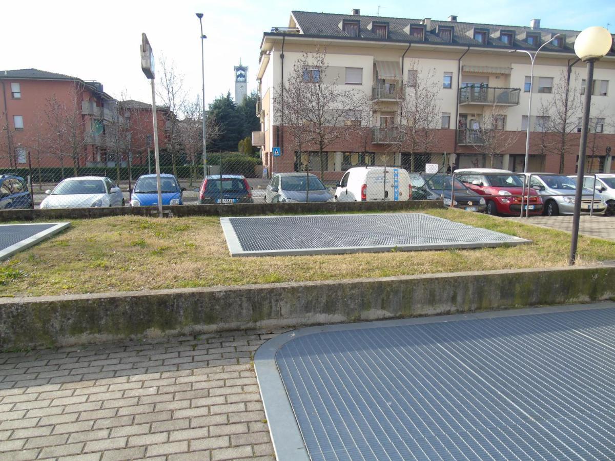 Casa Leonardo Airport Hotel Azzano San Paolo Bagian luar foto
